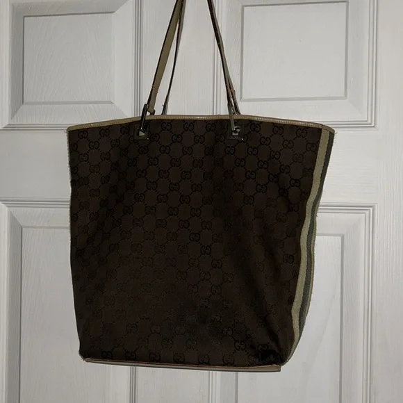 VERY WORN Gucci tote